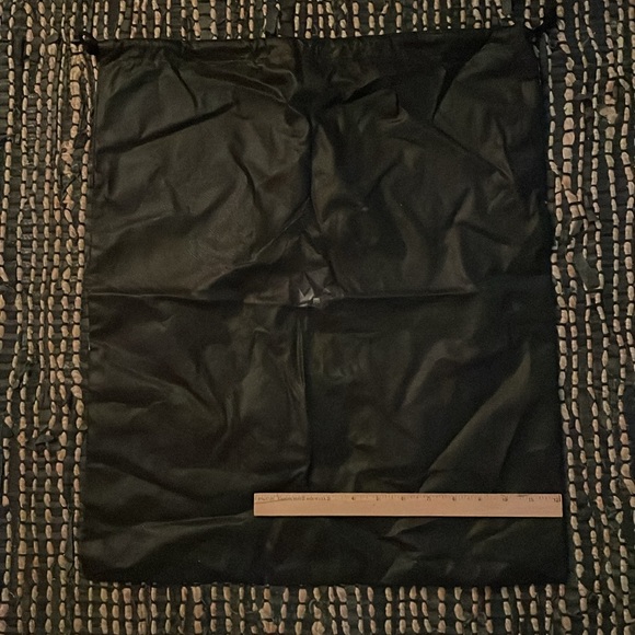 Yohji Yamamoto Y-3 Can Tote Bag XL & dust bag purchased circa 2018 never worn. - Picture 9 of 10